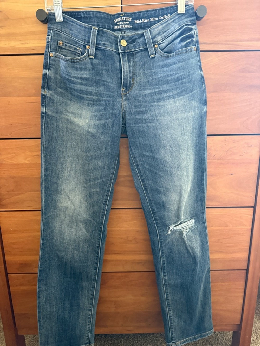 Levi's Mid-Rise Straight Leg Jeans in Faded Blue with Distressed Knee Size 2